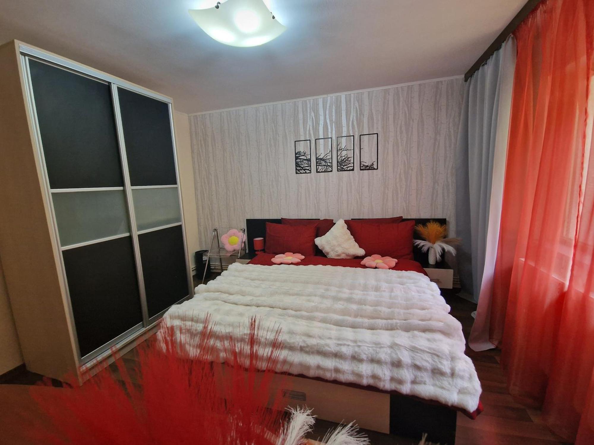 Apartment Red & Yellow *