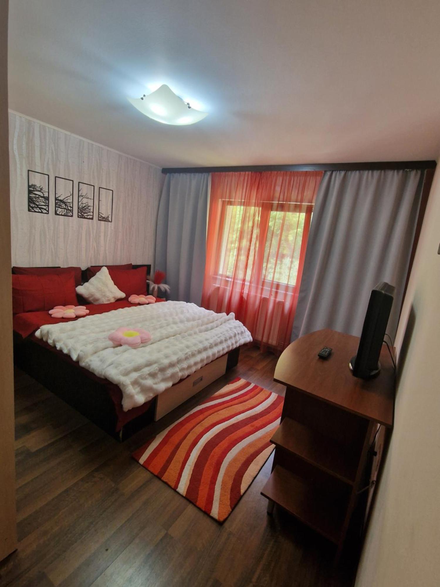 Apartment Red & Yellow